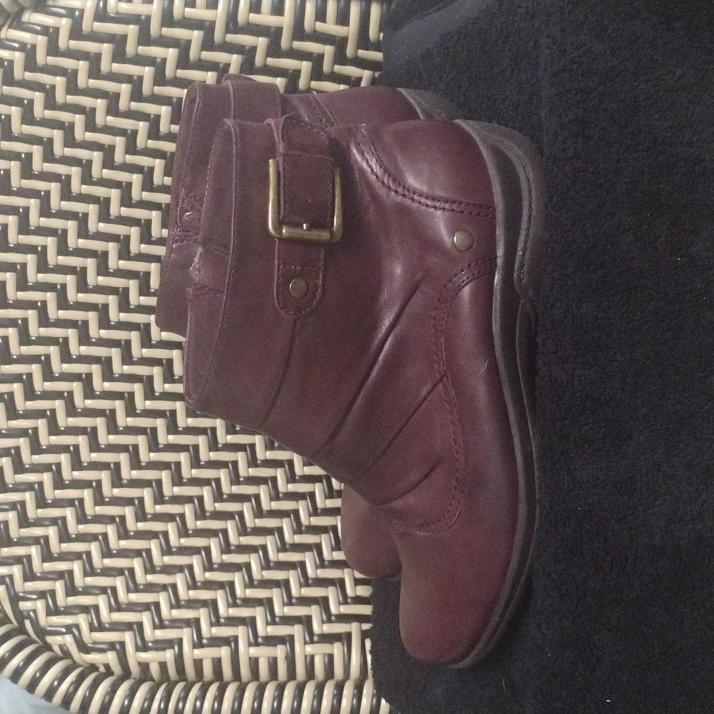 Leather Clarks,Booties size 7 wide